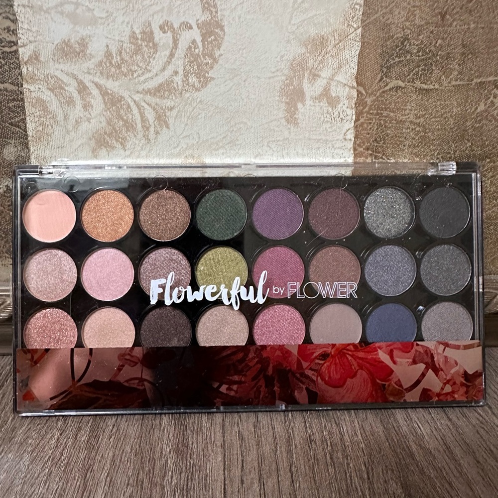 FLOWERFUL EYE SHADOW PALLET BY FLOWER NWOT 24 individual shades to mix and blend - Picture 2 of 5
